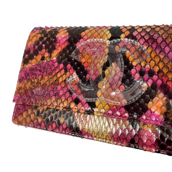 CHANEL Vintage CC Logo Chain Wallet Snap Button
Pink Orange Leather - Picture 13 of 15